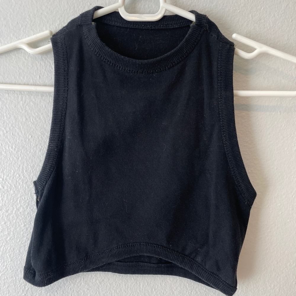 Black Sleeveless Crop Top